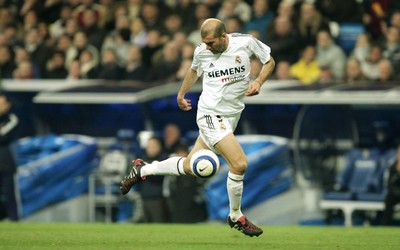 天行电竞动态-佩德里被犯规后迅速起身