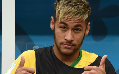 天行电竞热评-弗拉霍维奇庆祝时模仿乔丹耸肩